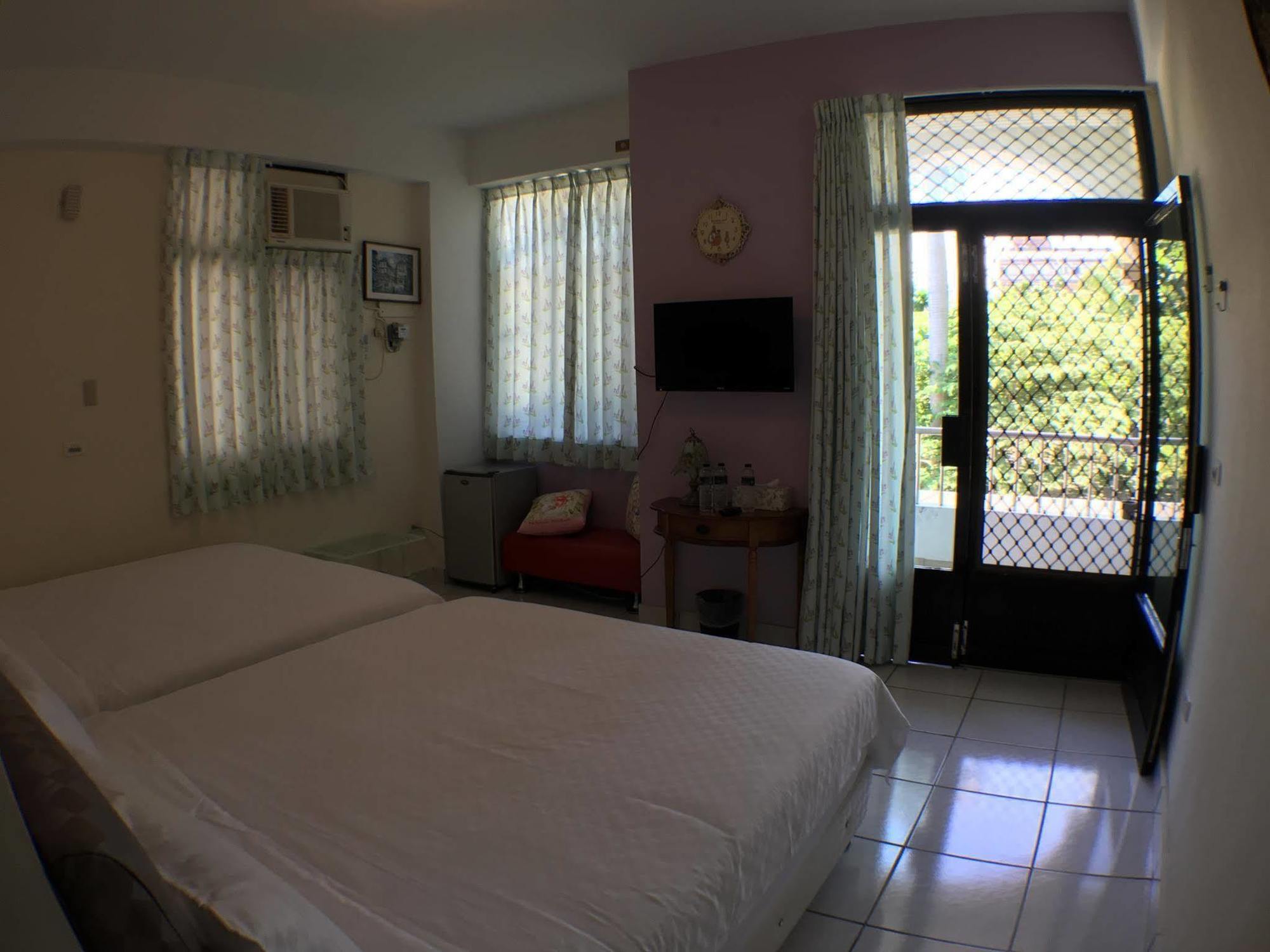Zizai Garden Bed And Breakfast Città di Hualien Esterno foto